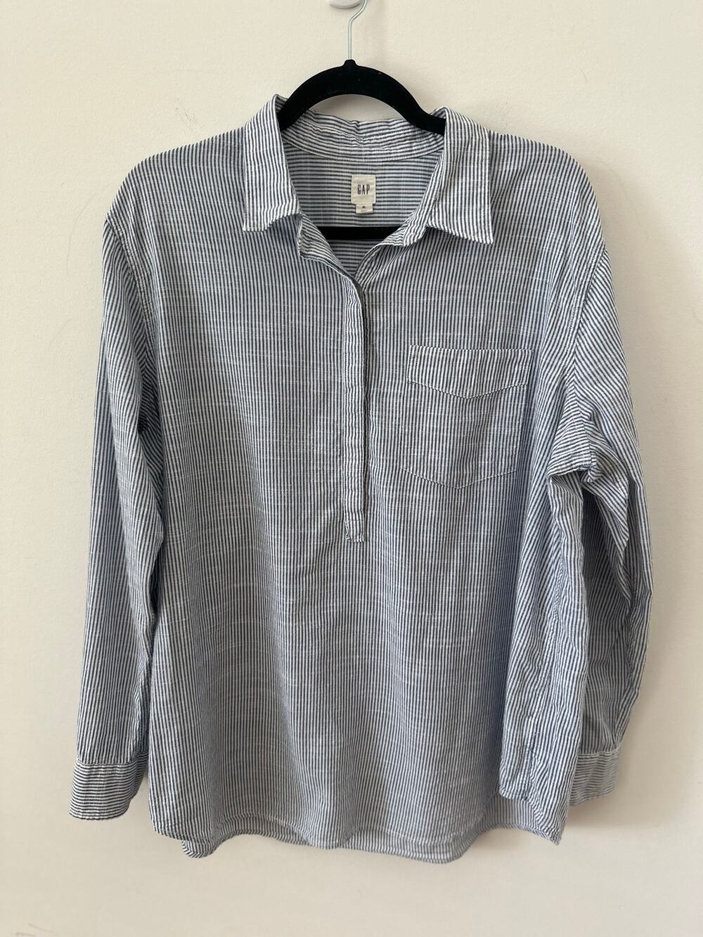 GAP Button-Up Shirt Women's Size XL Blue White Pinstripe Cotton Long Sleeves